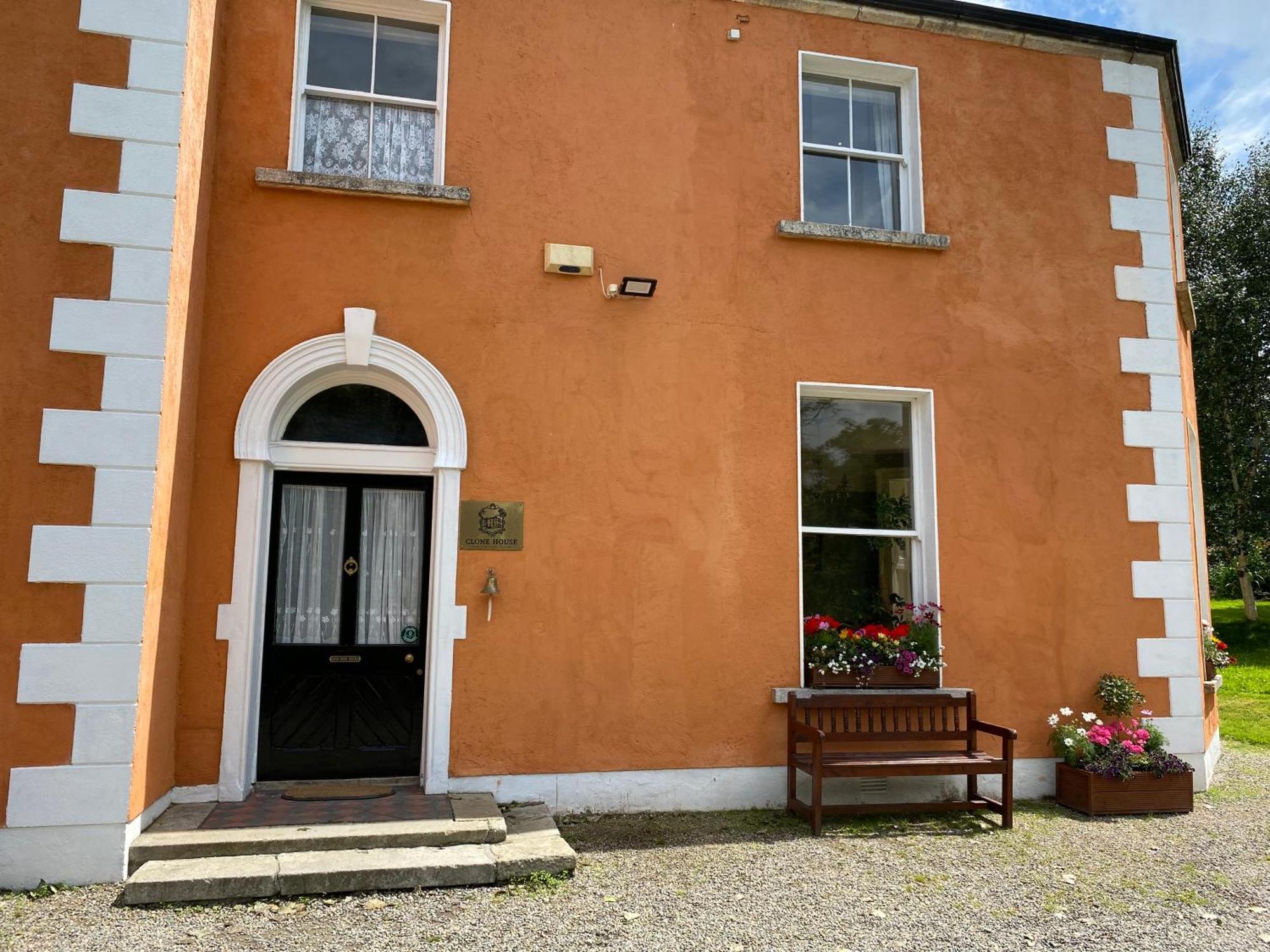 Clone Country House Aughrim Kültér fotó The front door of the old schoolhouse