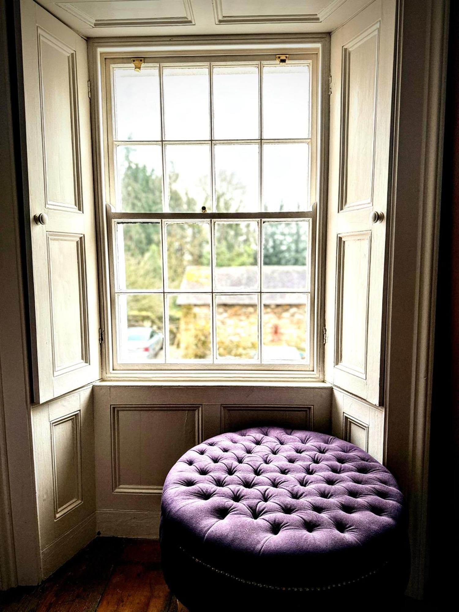 Clone Country House Aughrim Kültér fotó The window of the room where the body of Mary Shelley was discovered