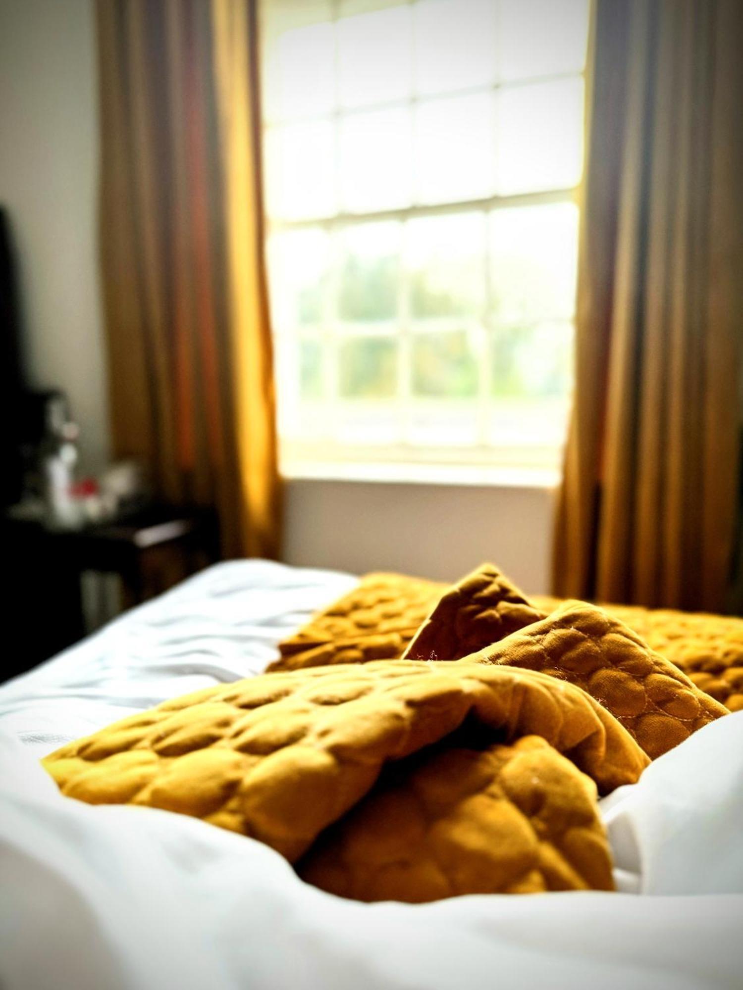Clone Country House Aughrim Kültér fotó A bed with a duvet