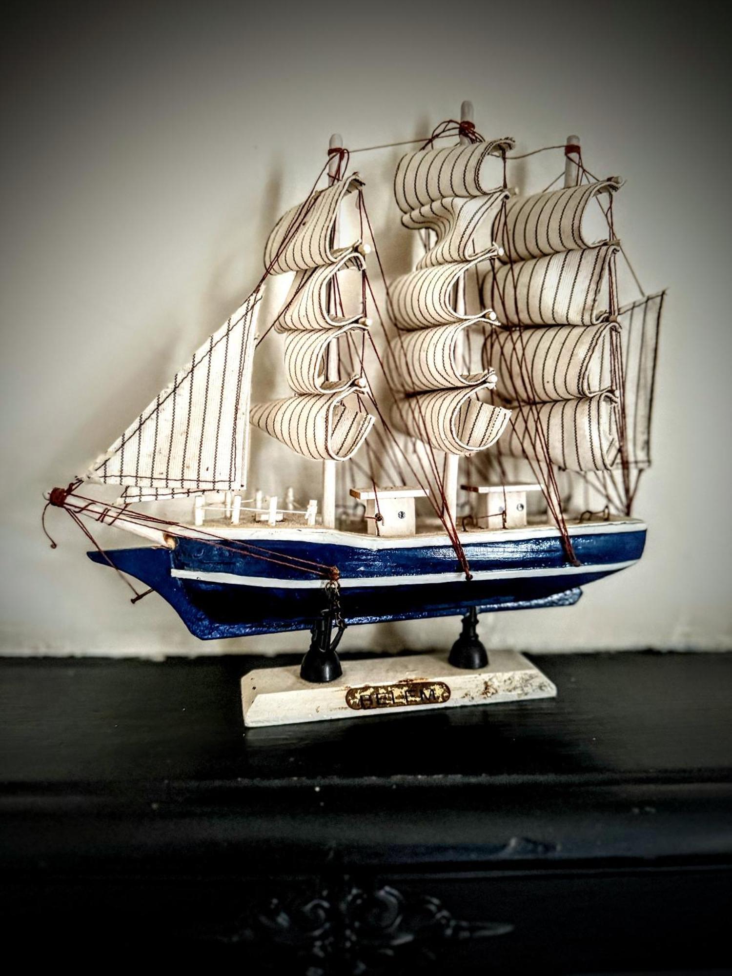 Clone Country House Aughrim Kültér fotó A model of the ship