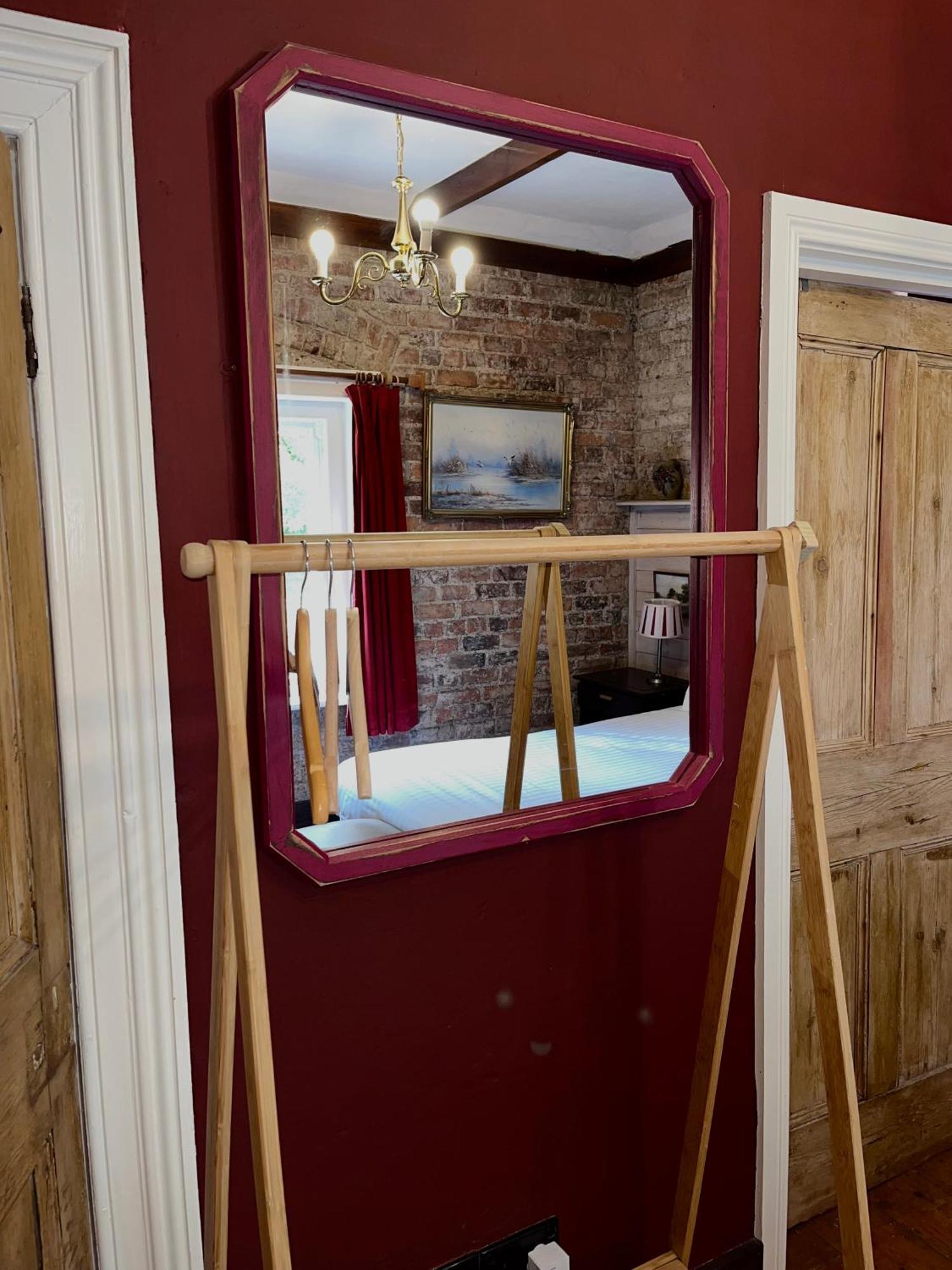 Clone Country House Aughrim Kültér fotó A mirror on a stand